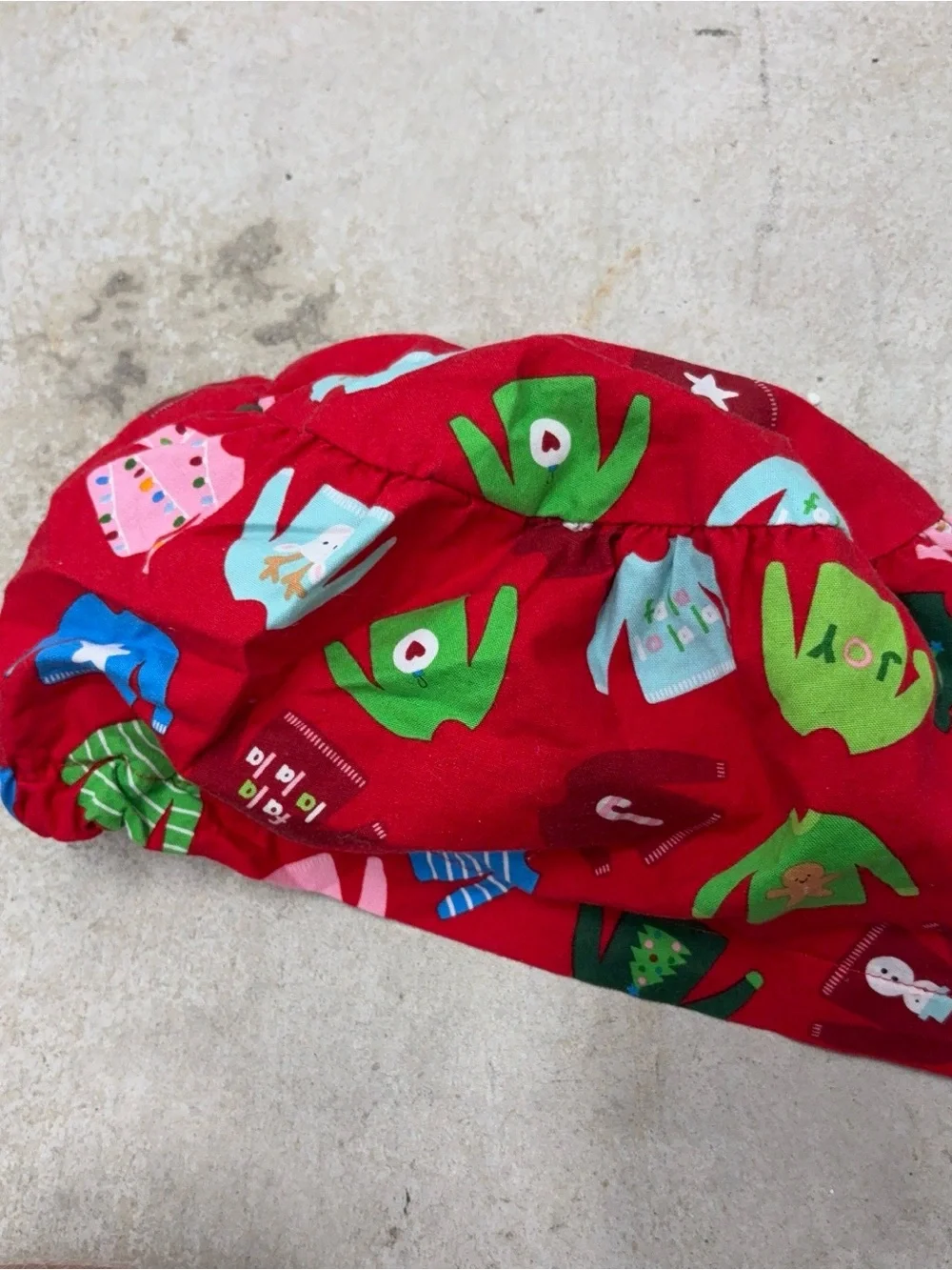 Harmony Scrub Hats Red Multicolor Christmas Print Cotton Bouffant Scrub Cap
